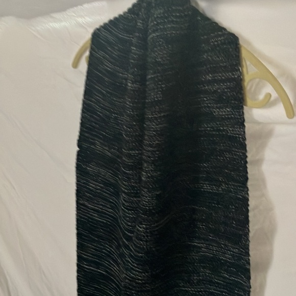 Calvin Klein: Black/White Blend Knit Scarf- one size - Picture 10 of 16